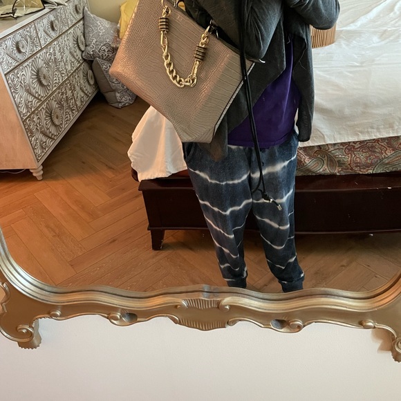 Henri Bendel leather bag - Picture 2 of 5